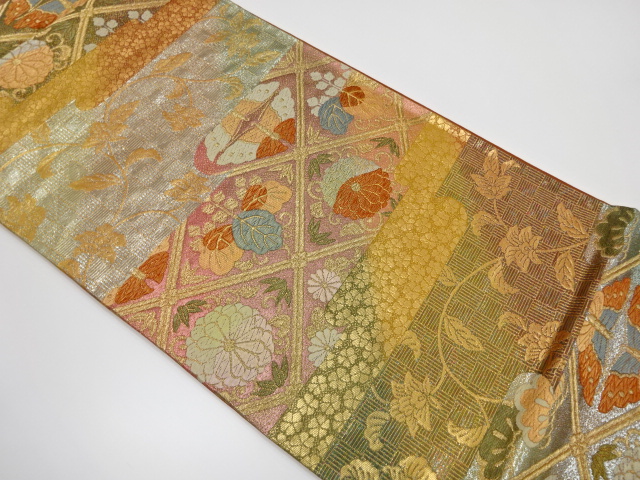 ヱ霞に向かい蝶・花唐草模様織り出し袋帯